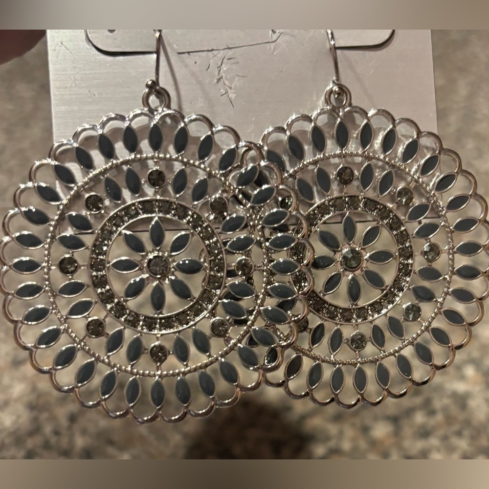 APT. 9 BOHO Elegant Silver and Blue Earrings dangle round NWT